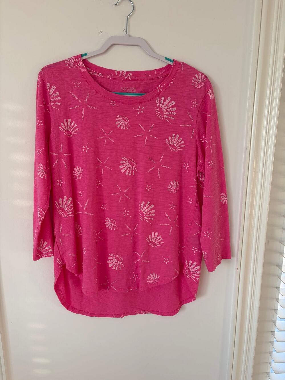 Escape by Habitat Clothes Shell & Starfish Top | Size M | Hot Pink 🐚